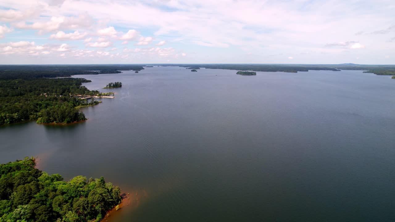 tiro alto aéreo, lago strom thurmond georgia y carolina del sur, depósito de clarks hill