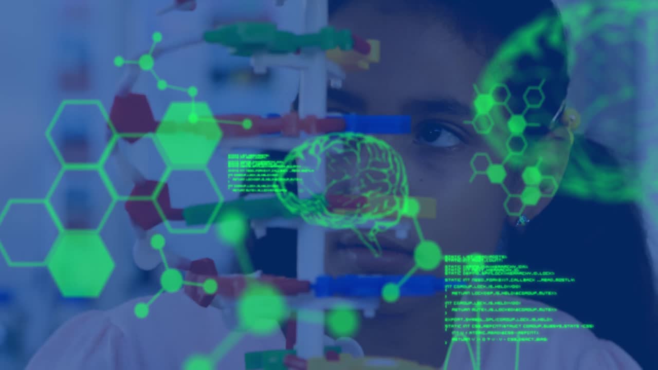 animación de procesamiento de datos y fórmula química sobre una estudiante biracial