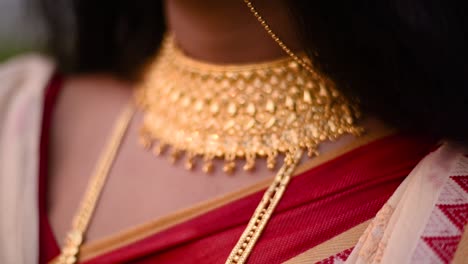 Close-up-shot-of-Indian-gold-jewellery-on-a-married-Indian-woman