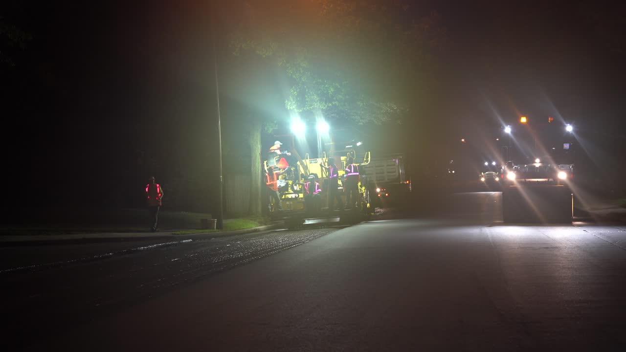 뉴저지에 장비를 갖춘 새로운 블랙탑 건설 인력