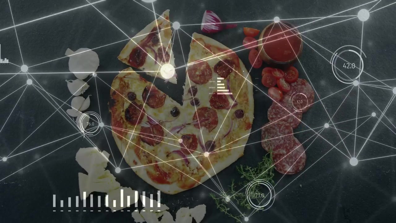 Vídeo vertical: Sobreposição de rede esmaecendo sobre pizza de pepperoni com fatia dividida em ardósia, analisando dados.