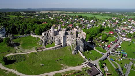 Schloss-Ogordziniec-In-Polen,-Europa