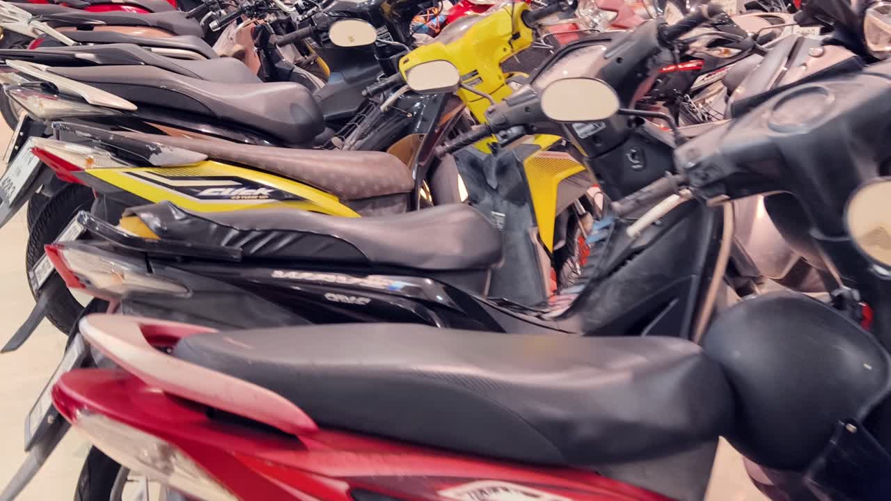 salón de exposiciones de motocicletas