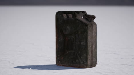 old-metal-fuel-canister-at-salt-flats-in-Utah