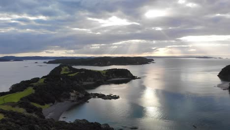 drone-flying-from-left-to-right-in-Urupukapuka-Island-on-a-sunny,-cloudy-day