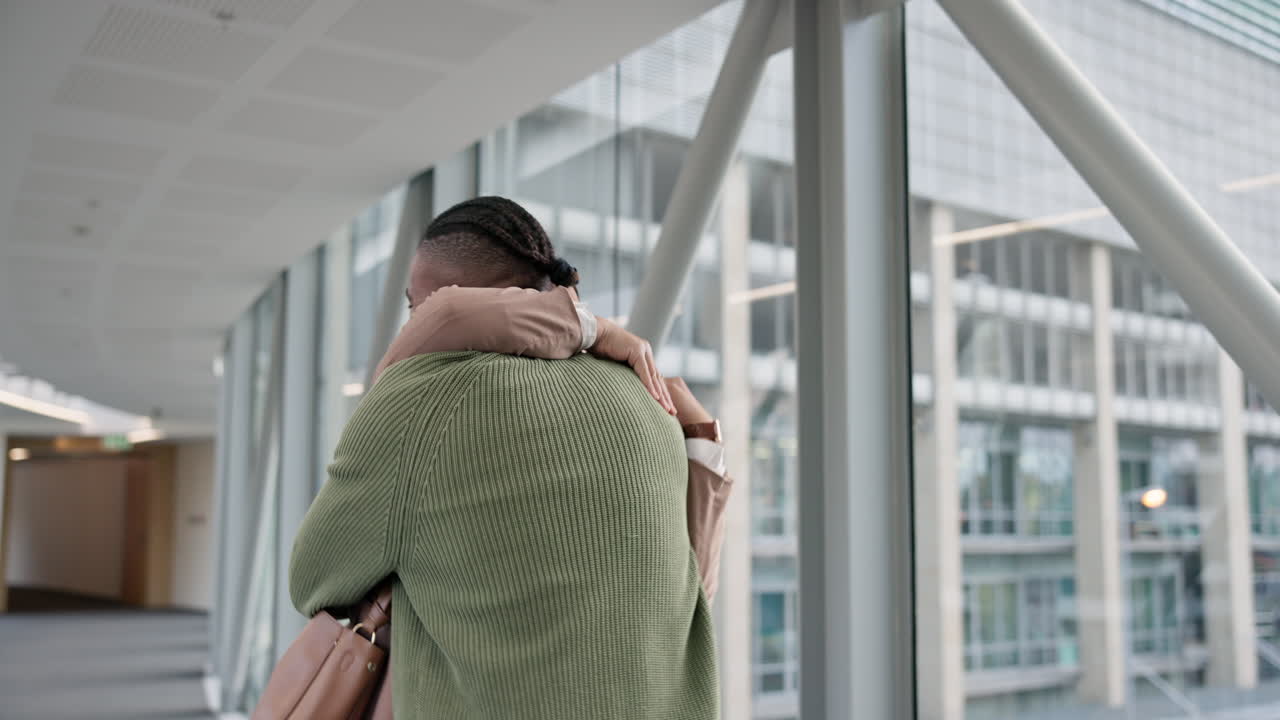 행복하고, 축하하고, 사업가들이  ⁇ 안고