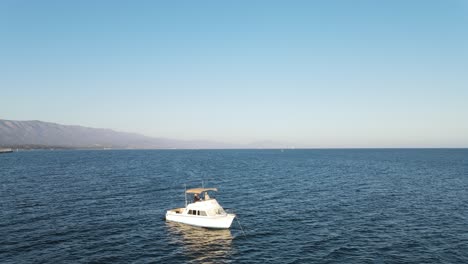 Fischerboot-Auf-Dem-Meer.-Antenne