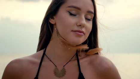 mujer en la playa