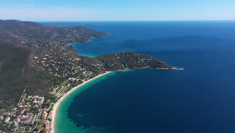 Cavalière-sur-mer-Vista-Aérea-Var-Departamento-Lavandou-Playa-Del-Sur-De-Francia