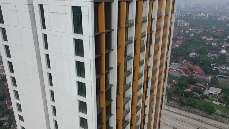 Esterno di un edificio residenziale a più piani.