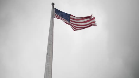 Bandera-Americana-Ondeando-Al-Viento