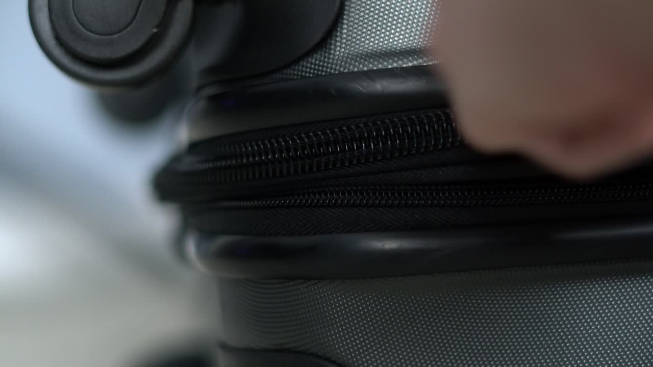 maleta de equipaje de mano de cierre con ruedas para llevar al aeropuerto y al avión para viajes de placer o vacaciones de negocios