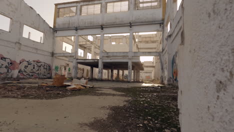 Edificio-De-Fábrica-Abandonado-Utilizado-Para-Partidos-De-Paintball-Y-Airsoft-Gun