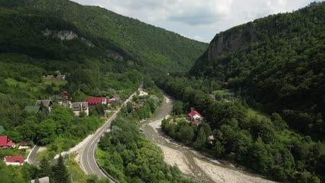 Entdecken-Sie-Lepsa,-Die-Bezaubernde-Bergsiedlung