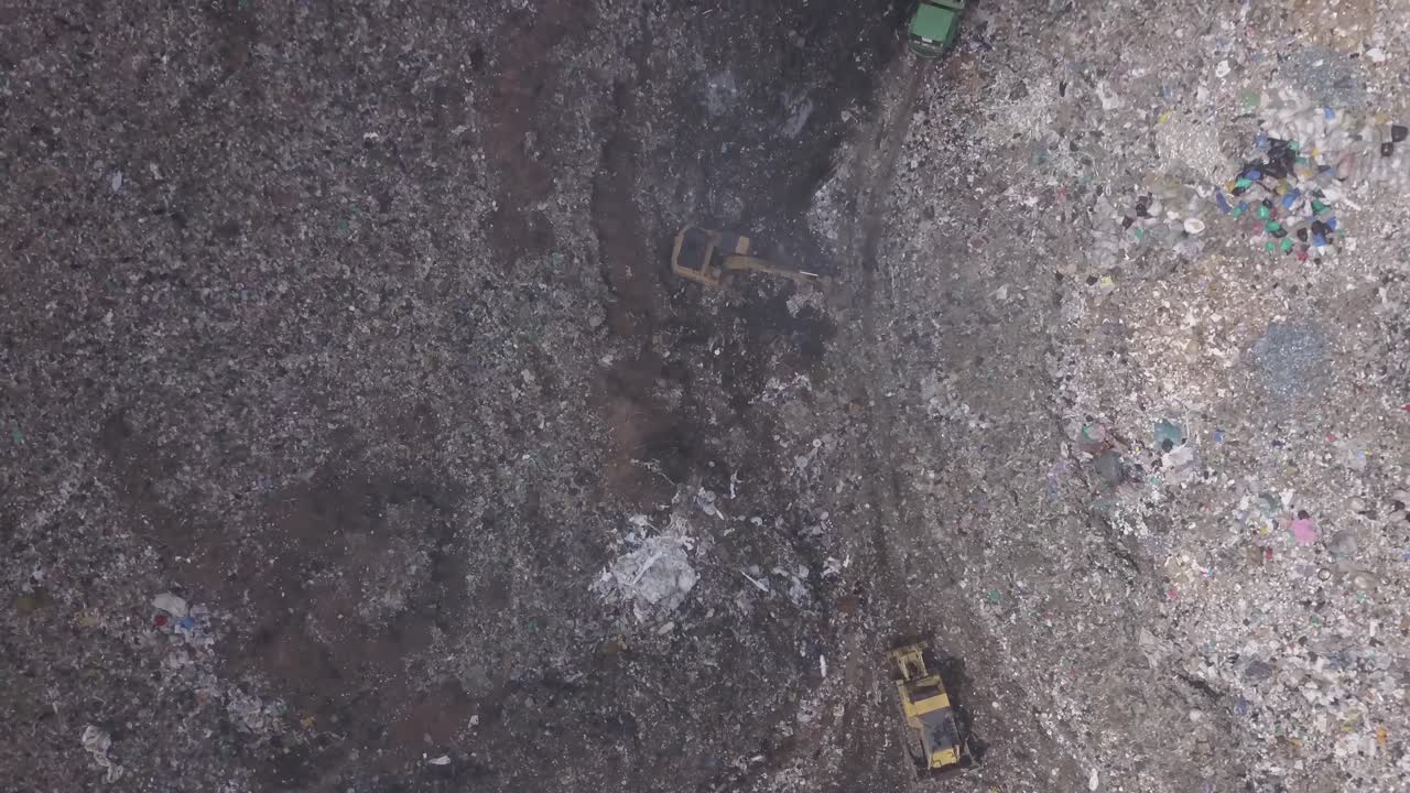 крупный план мусора на свалке дандора в найроби, кения