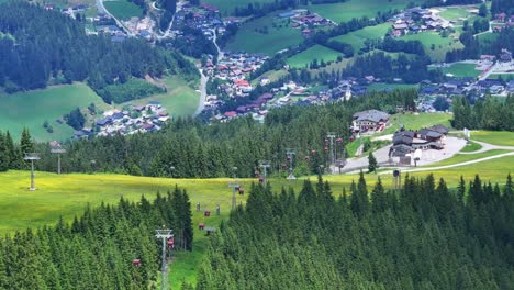 por encima de un hermoso paisaje austriaco el complejo de aventuras de wagrainis grafenberg