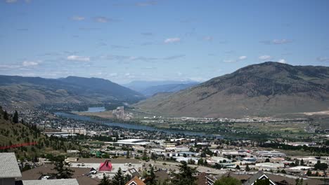 kamloops: capturando la ciudad y el poderoso río thompson en un lapso de tiempo de verano