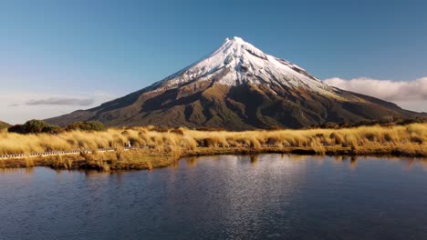 taranaki volcano in new zealand