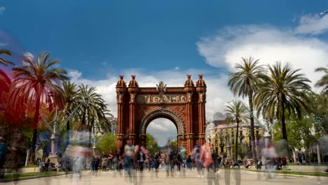 barcelona turística, el arco del triunfo, el lapso de tiempo, la larga exposición, el efecto seda.