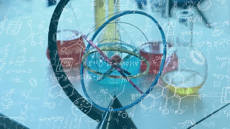 Animazione di composti chimici e formule scientifiche su modello atomico in laboratorio