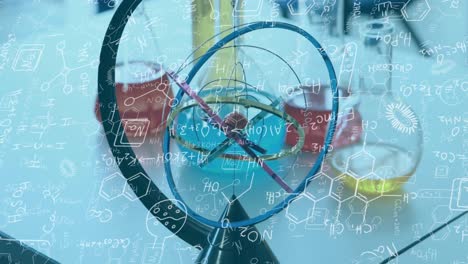 Animation-Chemischer-Verbindungen-Und-Wissenschaftlicher-Formeln-über-Einem-Atommodell-Im-Labor