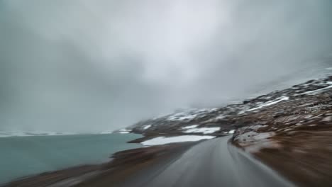 Eine-Fahrt-Auf-Dem-Bergplateau-Auf-Der-Landstraße-258-In-Richtung-Stryn,-Norwegen-1