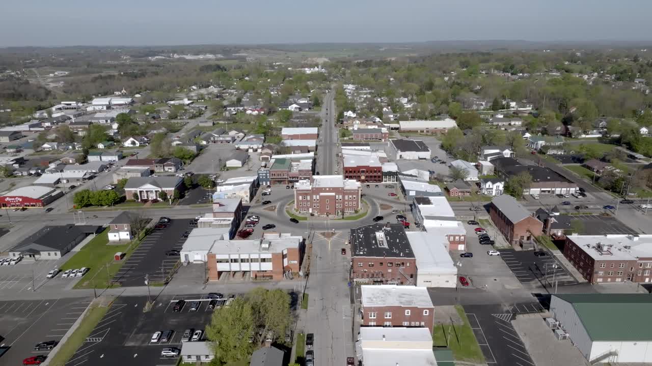 Leitchfield, Kentucky downtown with drone video moving down.