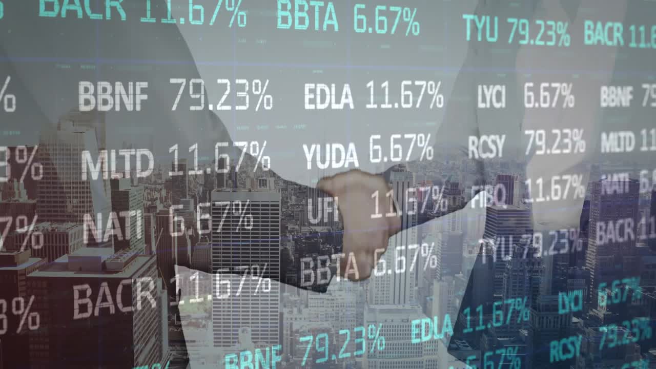 Animasjon av finansiell databehandling og statistikk over forretningshåndtrykk og bybilde.