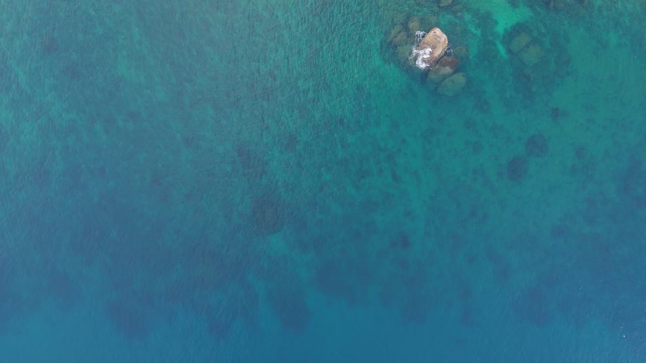 Tropical Paradise: A 4K vertical Drone Flight Over Phuket Island&rsquo;s Stone Coast, Green Forests, and Blue Waters
