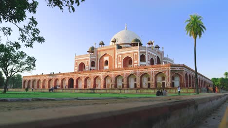 Low-angle-shot-of-Humayun-tomb