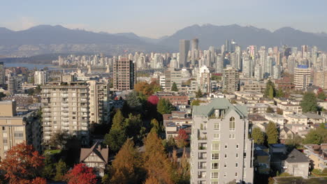 Luftaufnahmen,-Die-In-Ein-Viertel-Von-Vancouver-Absteigen