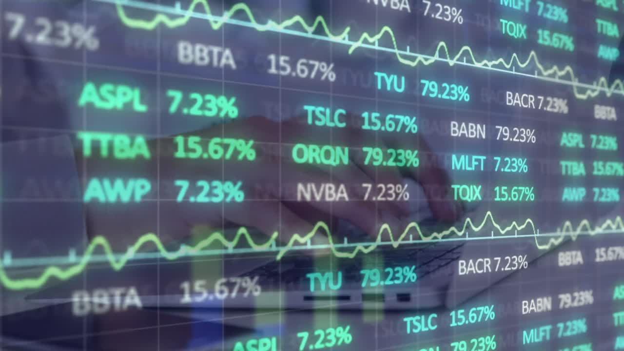 Animasjon av børsdatabehandling mot en mann som bruker bærbar PC på kontoret