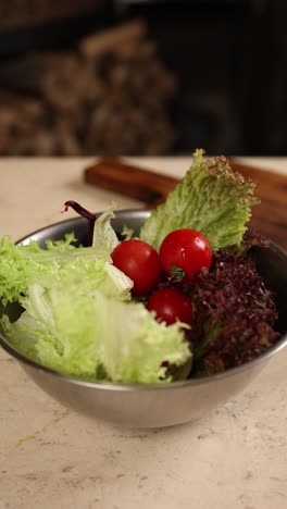 ensalada fresca en un cuenco