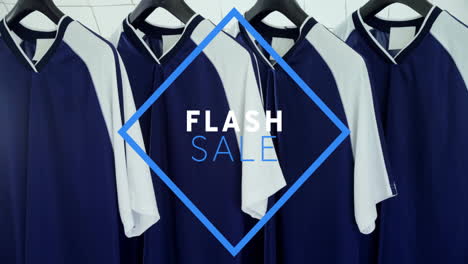 animación de texto de venta flash sobre camisetas deportivas azules y blancas en colgadores