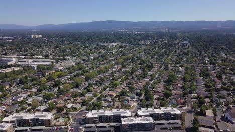 Aerial-of-Suburbs-in-Menlo-park,-bay-area