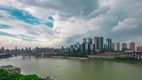 horizonte panorámico de la ciudad y edificios comerciales modernos en chongqing