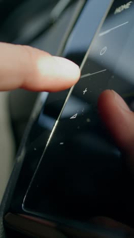 controles de la pantalla táctil del automóvil