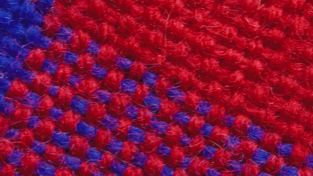 빨간색과 파란색 케이지 옷 배경 매크로