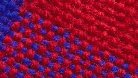 ropa de jaula roja y azul fondo macro