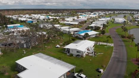 video de drones de 4k de daños por huracanes en un parque de casas móviles en north port, florida - 07