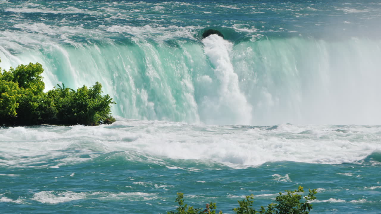 나이아가라 강과 강력한 나이아가라 폭포 자연과 미국의 명소