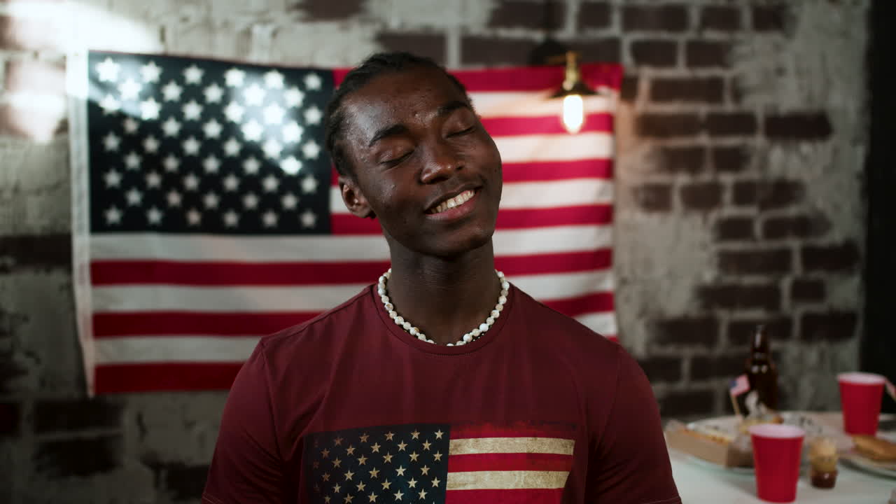 7월 4일을 축하하는 남자