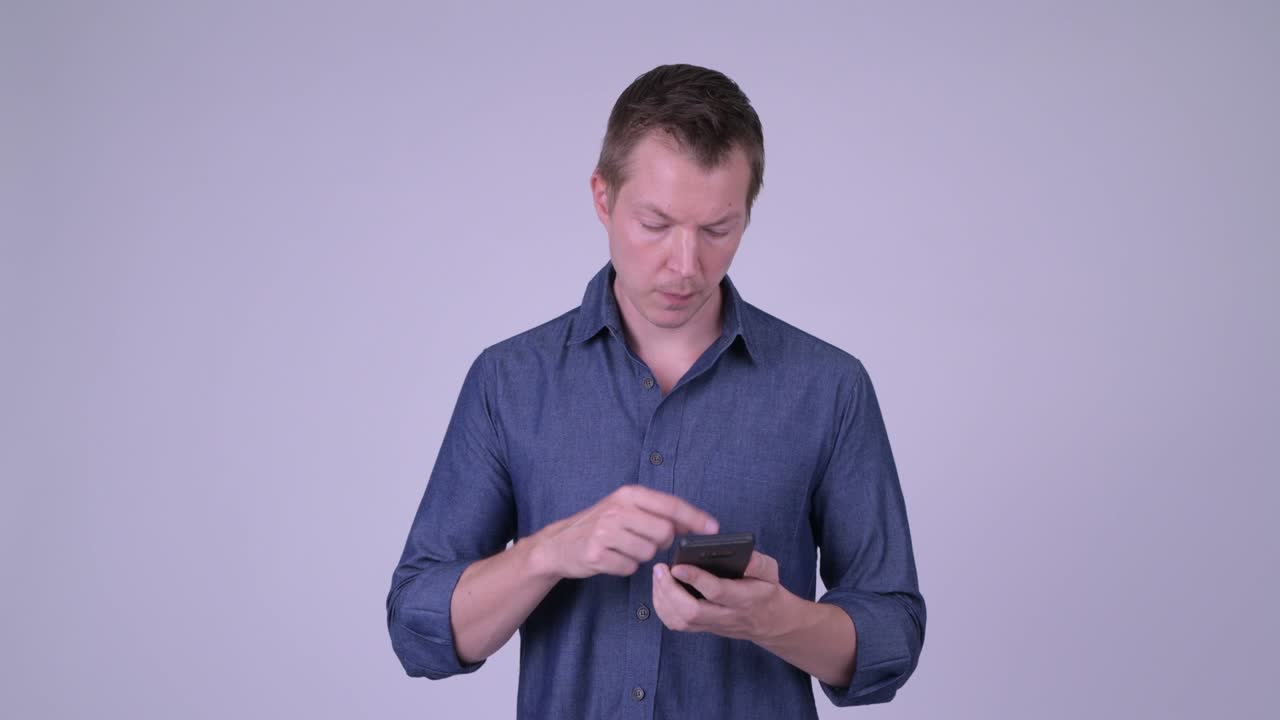 젊은 잘 생긴 사업가