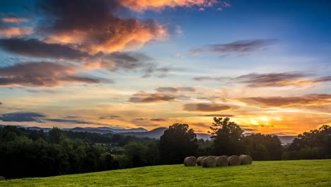 Sunrise-time-lapse-in-Blue-Ridge-Mountains-of-Asheville-North-Carolina