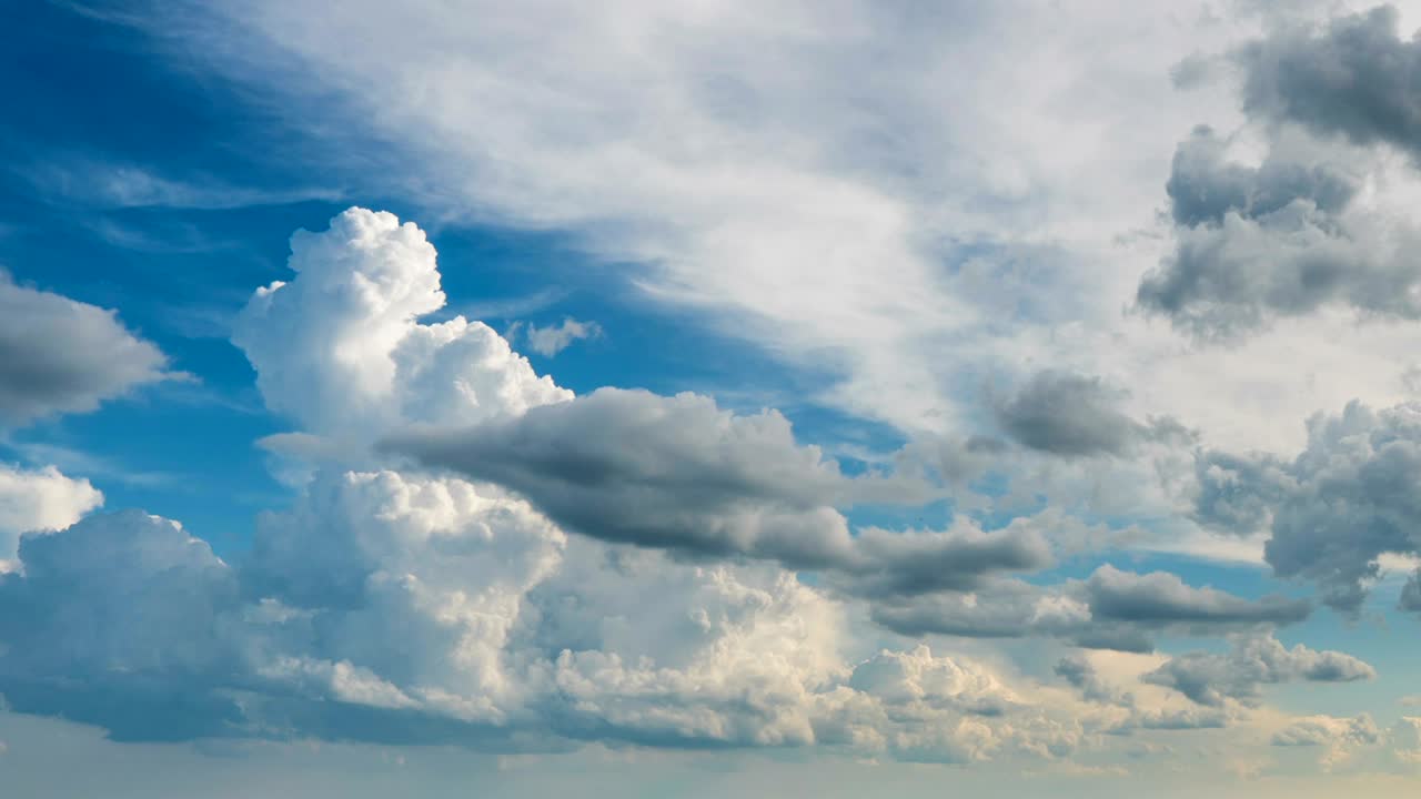 날아다니는 큐러스 구름, 아름다운 구름 타임 스, 비디오 루프