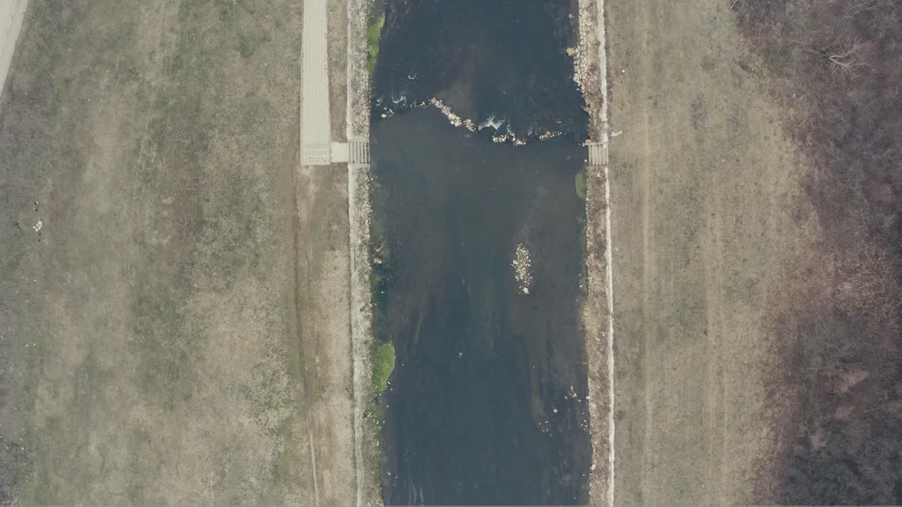 el río desde arriba. perspectiva de drones