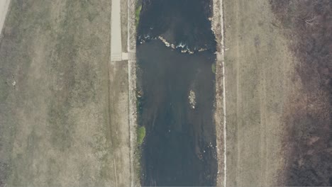 Der-Fluss-Von-Oben.-Drohnenperspektive