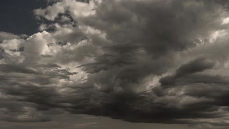 Einige-Erstaunliche-Wolken-zeitraffer,-Die-In-Island-Auf-Der-Sony-A7iii-Aufgenommen-Wurden