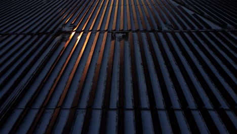 una planta de energía solar en el oeste de canadá durante el invierno