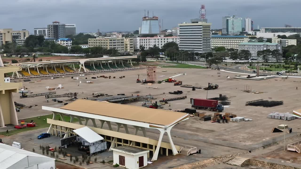 Costruzione diurna all'Arco dell'Indipendenza, Accra